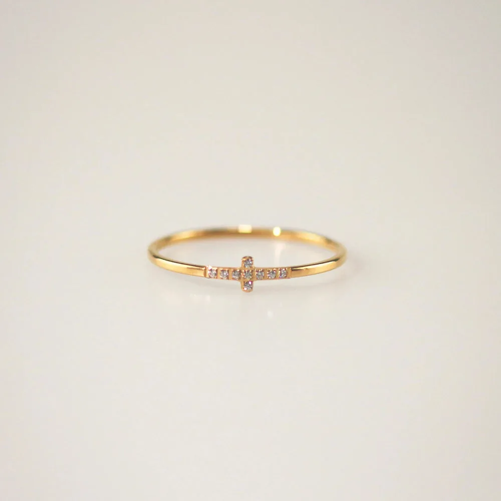 Meideya Delicate Pave Cross Ring – Waterproof 18K Gold Plated