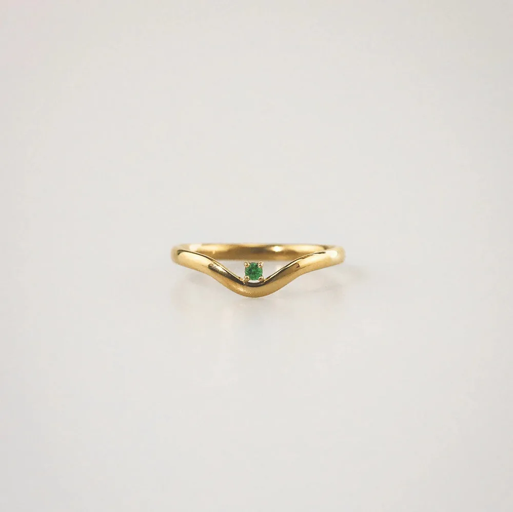 Emerald Dot Wave Ring – Gold Plated Stainless Steel