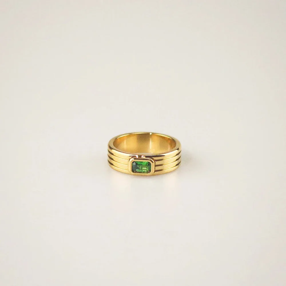 Green Stone Ribbed Ring – Waterproof Gold Tone Ring