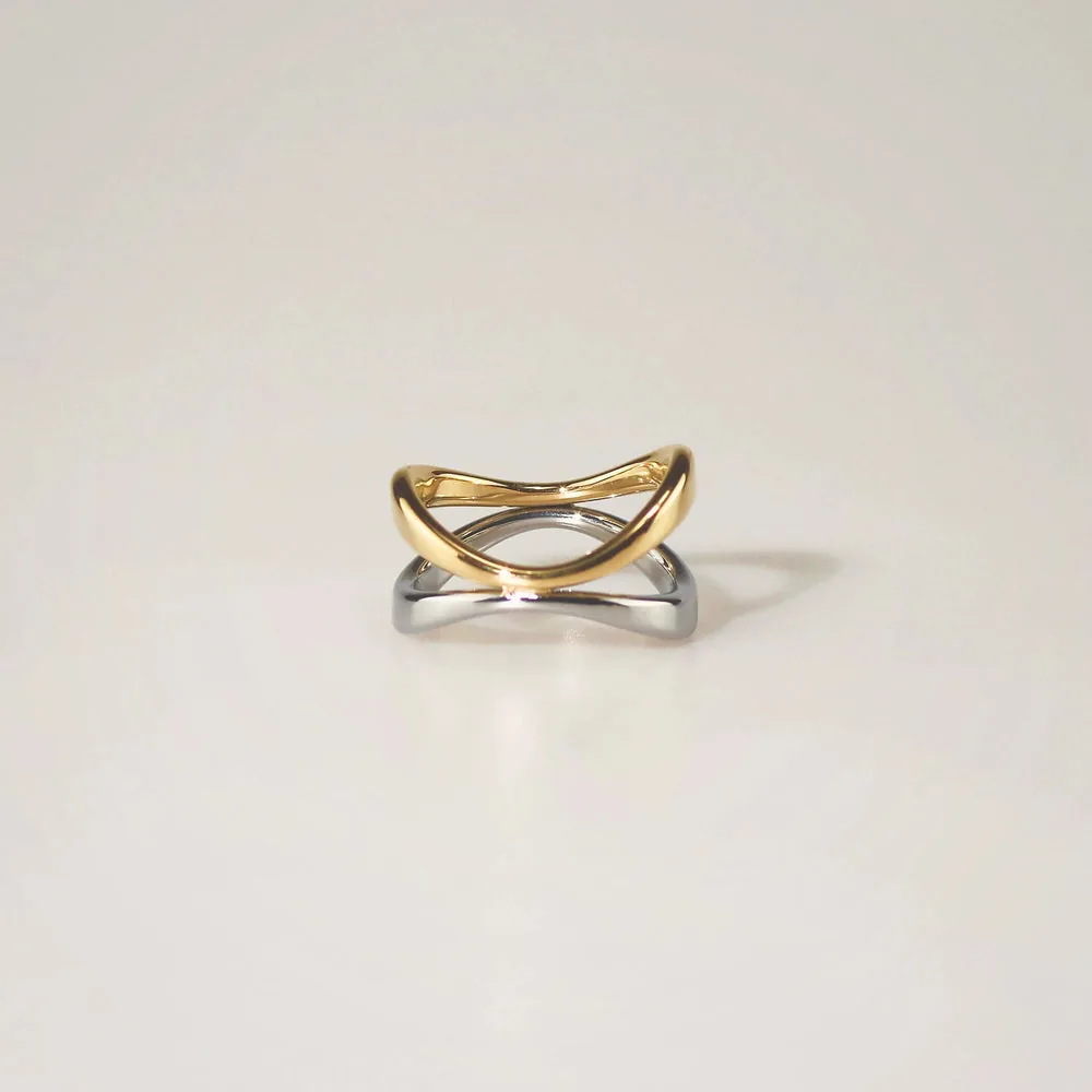 Mixed Harmony Ring – 18k Gold & Silver Interlocking Band