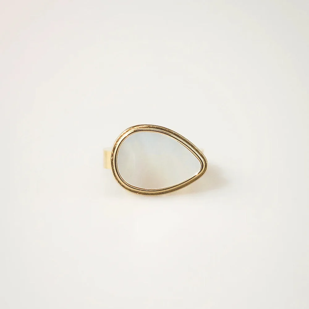 Mother of Pearl Statement Signet Ring – Waterproof 18K Gold