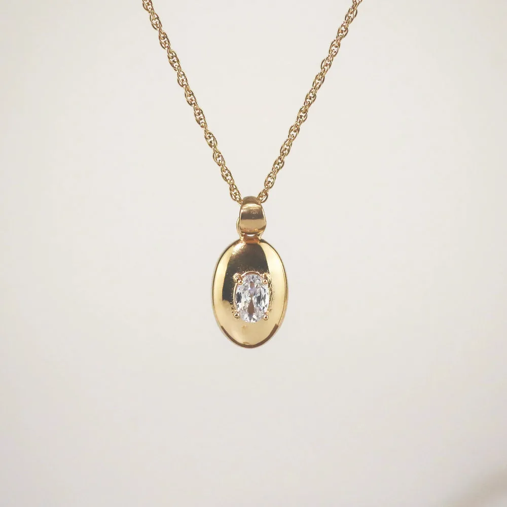 Oval Pendant Necklace – Waterproof Gold Stainless Steel
