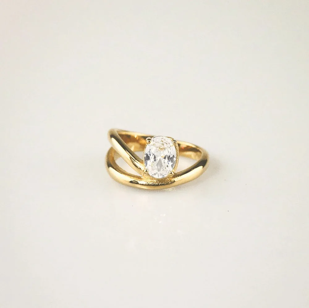 Solitaire Unite Curve Ring – Waterproof 18k Gold Plated