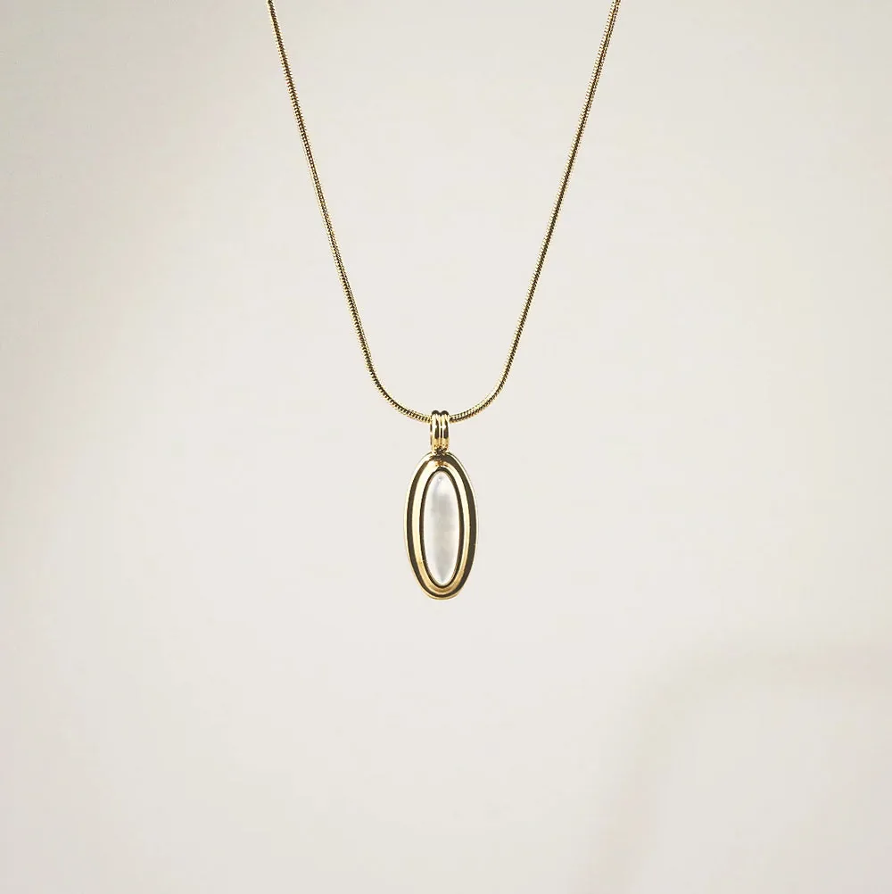 Vintage Mother of Pearl Pendant Necklace – Stylr