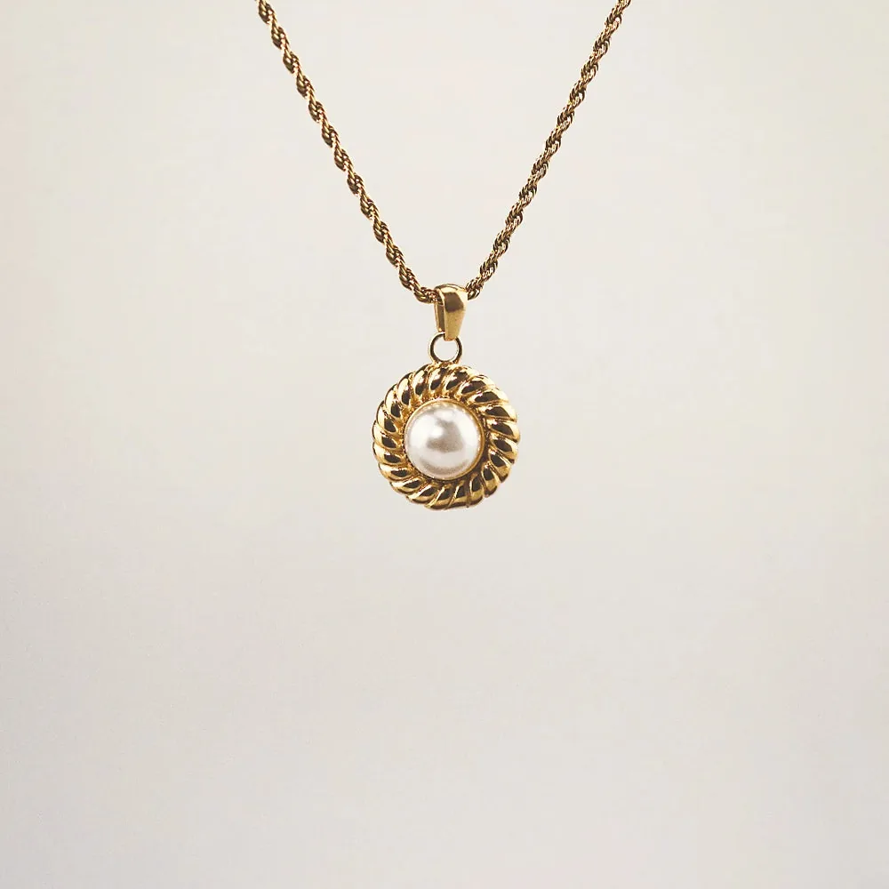 Vintage Pearl Pendant Necklace – Waterproof & Tarnish-Free