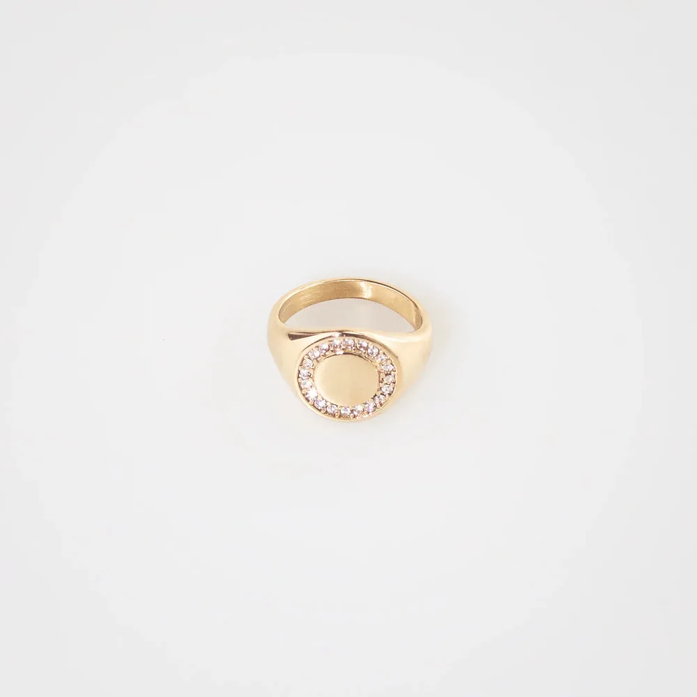 Waterproof Circle Pave Signet Ring – Stylr