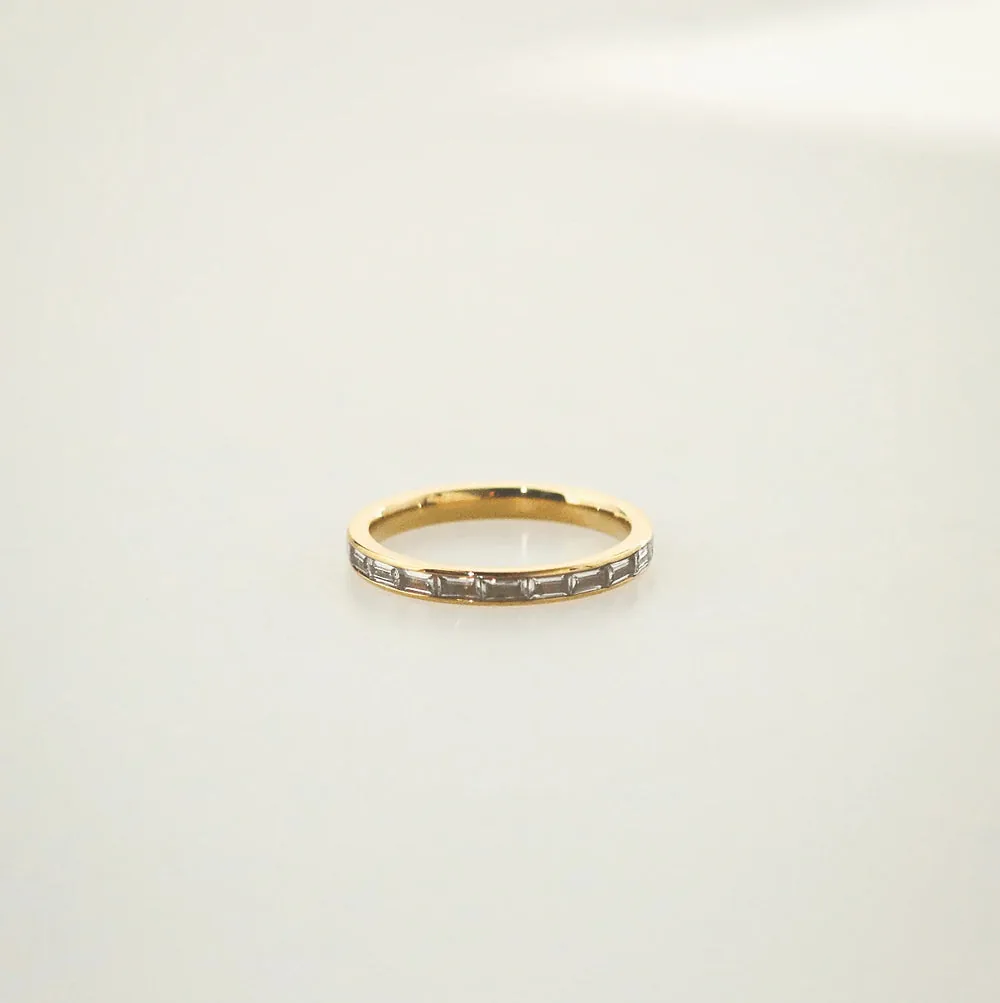 Waterproof Crystal Slim Band Ring – 18k Gold Stainless Steel