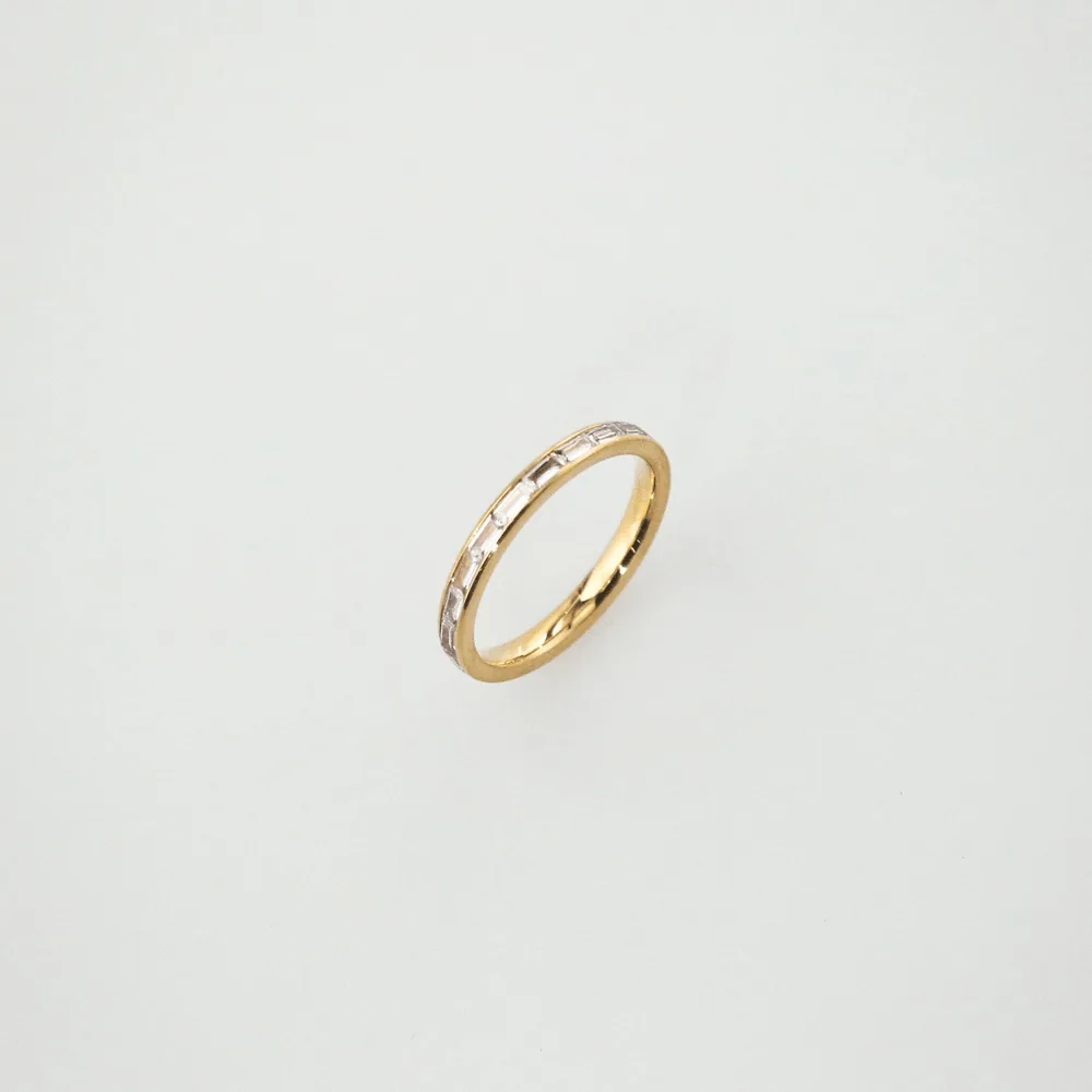 Waterproof Crystal Slim Band Ring – 18k Gold Stainless Steel
