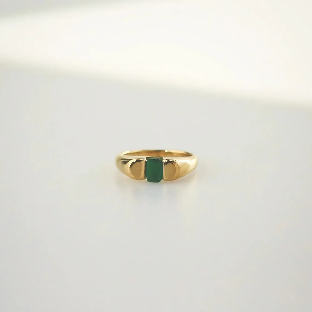 Waterproof Gold Emerald Signet Ring – Minimalist Vintage Style