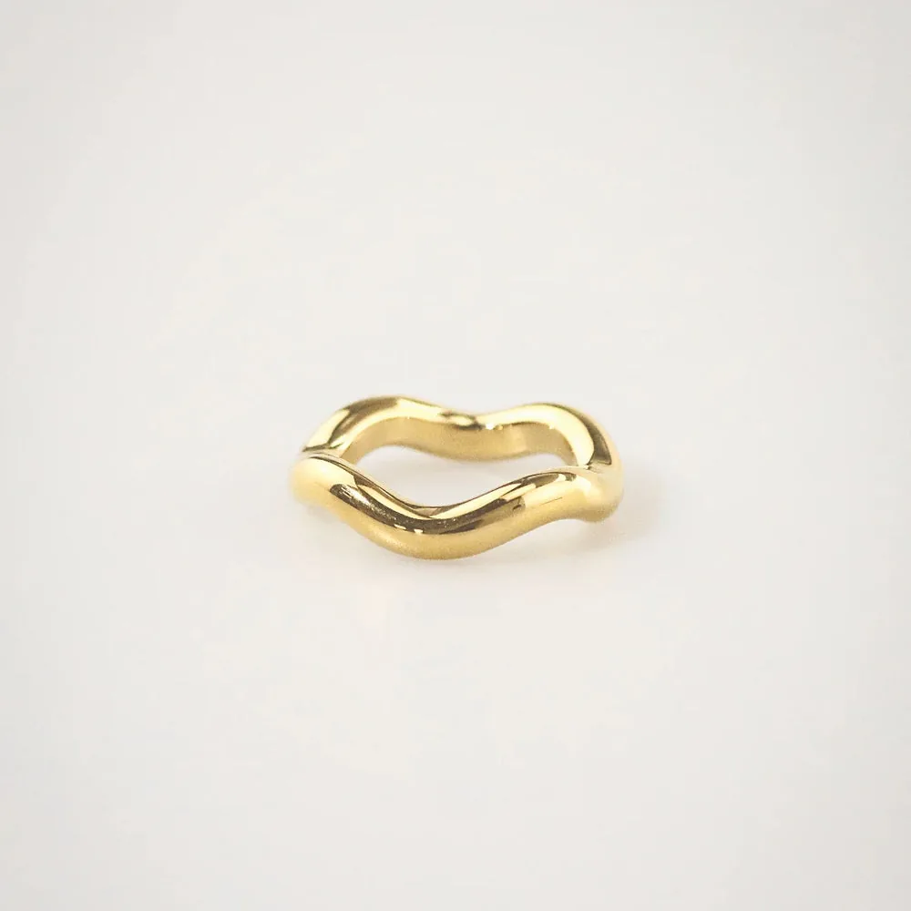 Waterproof Gold Waveform Band Ring – Stylr