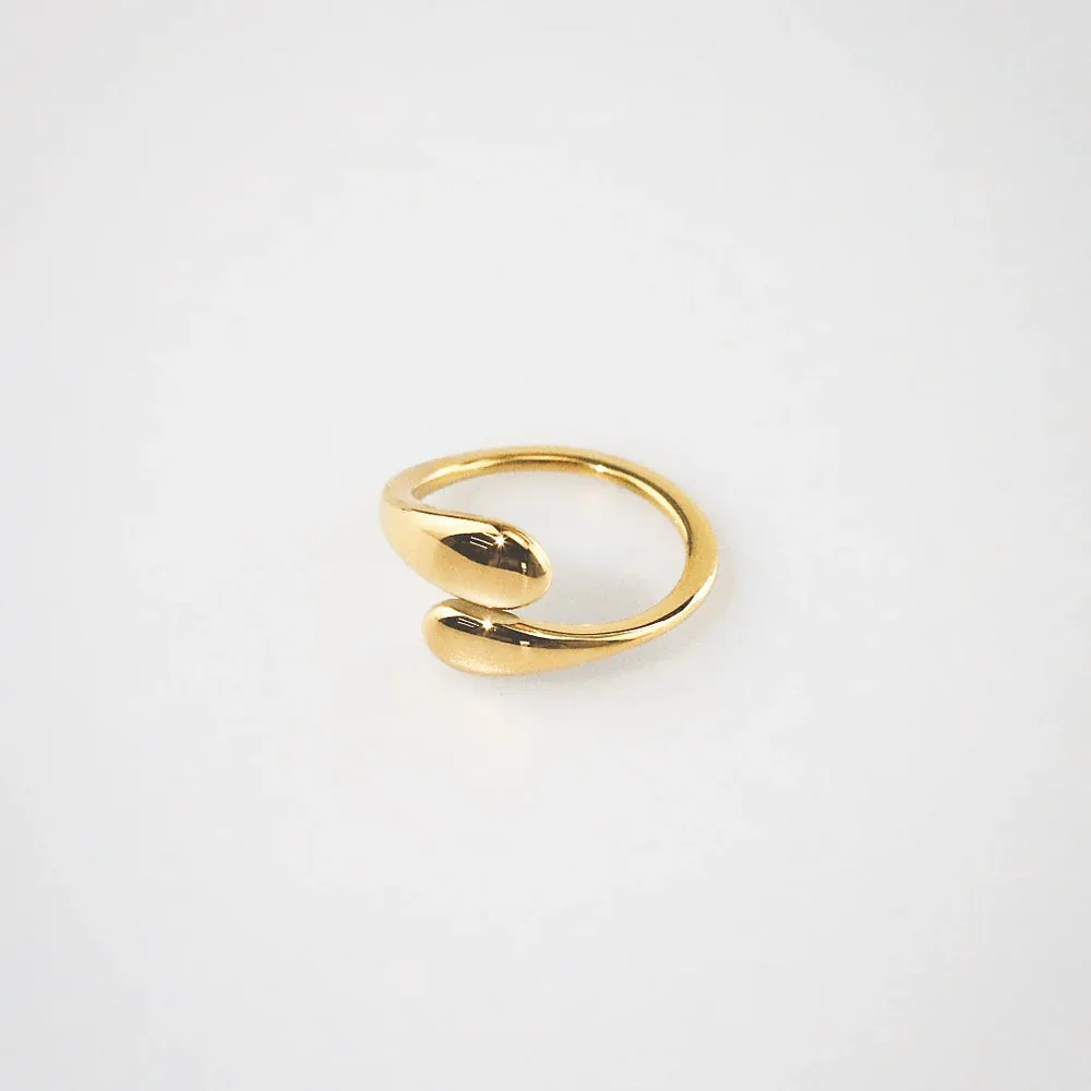 Waterproof Tarnish-Free Hug Ring – 18k Gold Stainless Steel