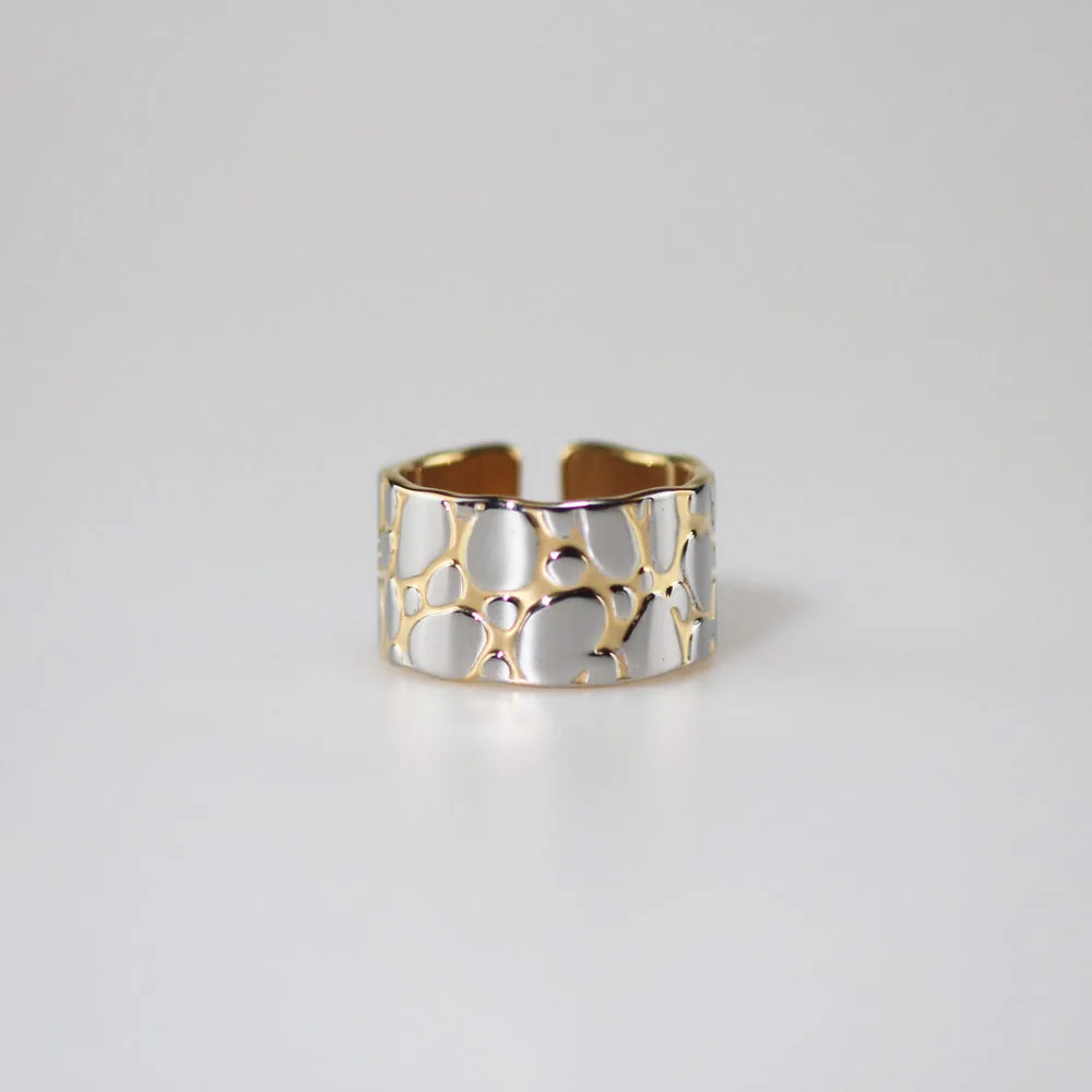 Waterproof Tarnish-Free Pebble Statement Band Ring